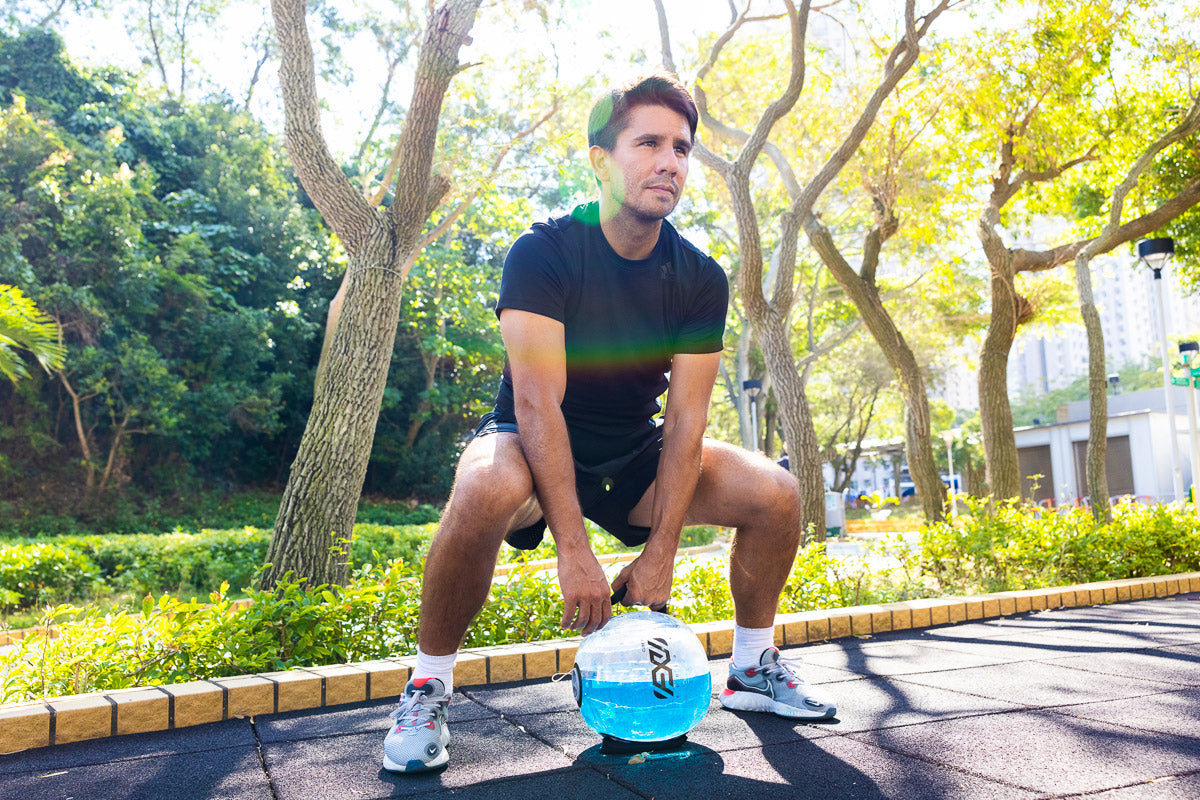 entrenamiento con kettlebell al aire libre